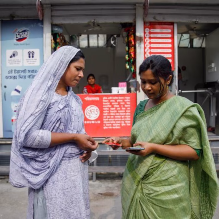 Two women in Sari's in conversation